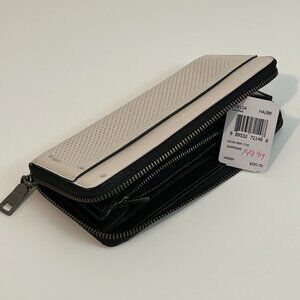 new Coach F58104 leather wallet. STAIN